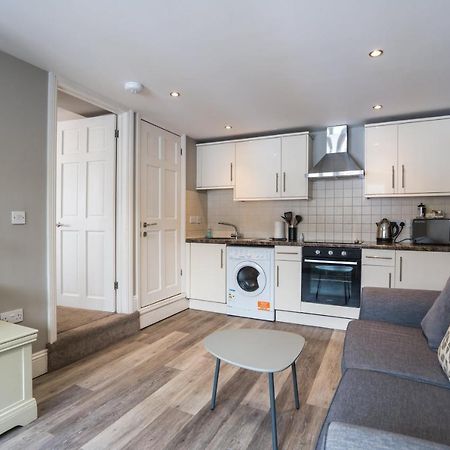 Апартаменты Trinity Mews Торки Экстерьер фото